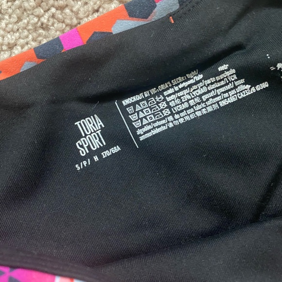 Victoria secret knockout leggings - Picture 3 of 3